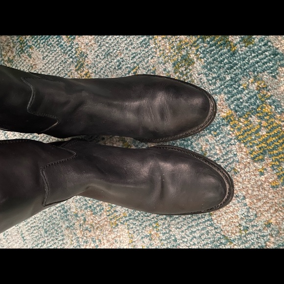 BCBG BLACK LEATHER RIDING BOOTS. - Picture 6 of 15